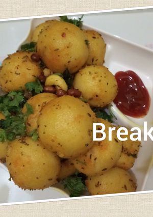 A picture of Semolina balls.