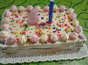 Una foto de Torta de cumpleaños 🎂 fácil