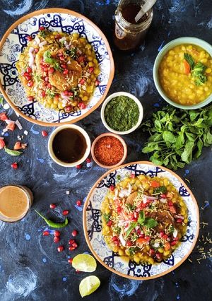 A picture of Ragda patties.