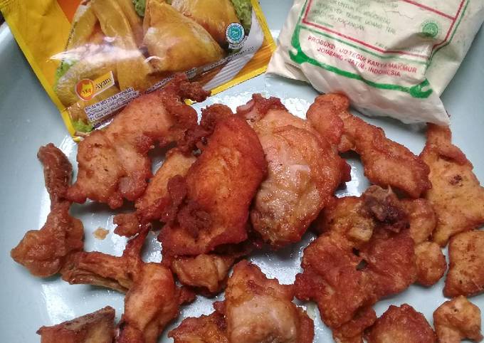 Ayam goreng bumbu ungkep balur tepung rempeyek