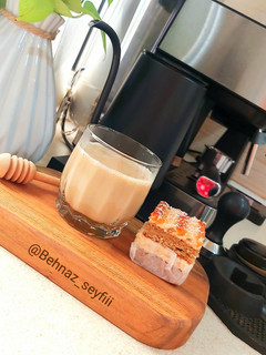 عکسی از دستور شیر قهوه عسلی🥛☕🍯