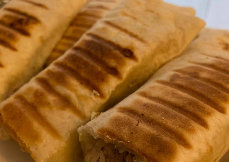 سندويشات دجاج بخبز تورتيلا