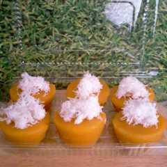 A picture of Kue lumpang labu kuning.
