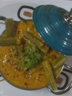 અચારી સરગવા નું શાક (Achari Saragva Shak Recipe In Gujarati) રેસીપી મુખ્ય ફોટો