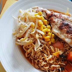 A picture of Noodle Ketchup Sambal Soup n' Grill Chicken Tandoori.