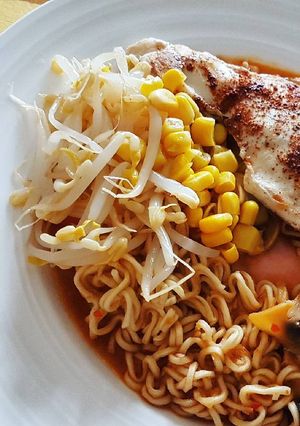 A picture of Noodle Ketchup Sambal Soup n' Grill Chicken Tandoori.
