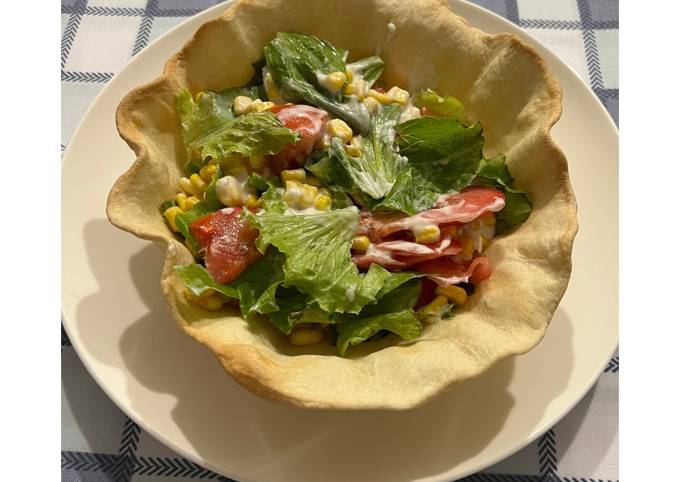 Caesar salad con pomodori, mais e galbanino 🥗🥙 foto principale della ricetta