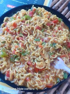 वेज मैगी (veg maggi recipe in Hindi) रेसिपी मुख्य फोटो