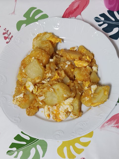 Una foto de Patatas con ajo y huevo 🤤