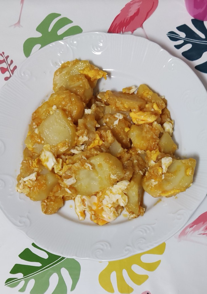 Una foto de Patatas con ajo y huevo 🤤