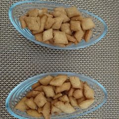 A picture of Bombay biscuts.