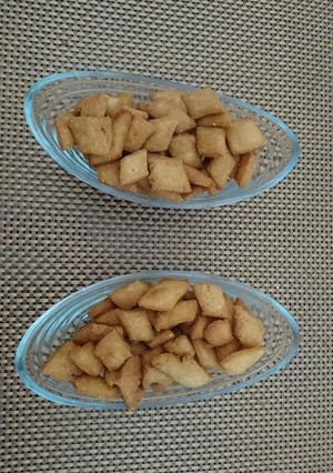 A picture of Bombay biscuts.