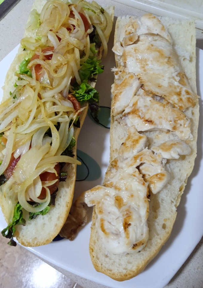 Una foto de Bocata de pechuga con lechuga