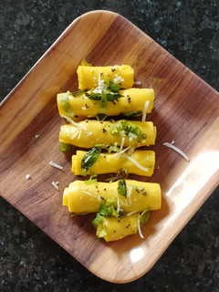 ખાંડવી (Khandvi Recipe In Gujarati) રેસીપી મુખ્ય ફોટો