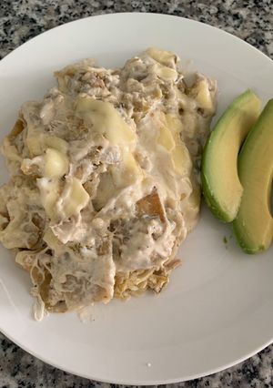 Una foto de Chilaquiles con pollo