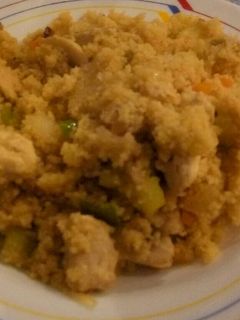Una foto de Cuscús con pollo y champiñones