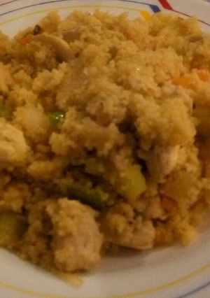 Una foto de Cuscús con pollo y champiñones