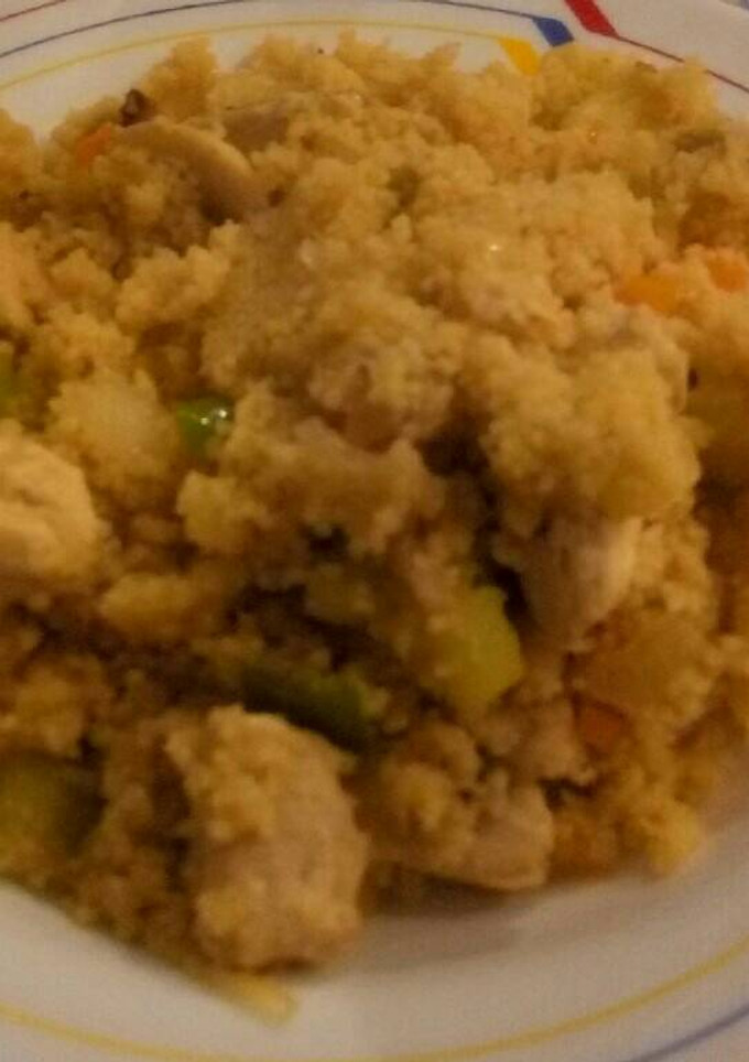 Una foto de Cuscús con pollo y champiñones