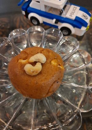 A picture of Besan halwa.