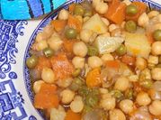 Una foto de guiso de arvejas y batata