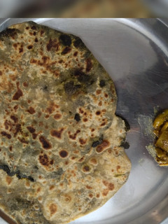 बथुआ का पराठा (bathua ka paratha recipe in Hindi) रेसिपी मुख्य फोटो