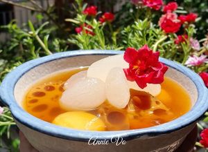 Hình của món Chè thốt nốt củ sen củ năng.