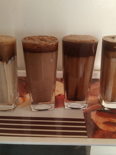 4 ફ્લેવરની દાલગોના કોફી (4 flavours Dalgona Coffee Recipe In Gujarati) રેસીપી મુખ્ય ફોટો