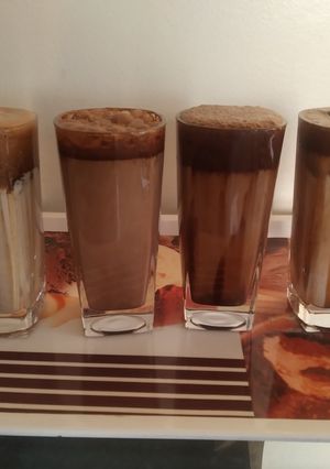 4 ફ્લેવરની દાલગોના કોફી (4 flavours Dalgona Coffee Recipe In Gujarati) રેસીપી મુખ્ય ફોટો