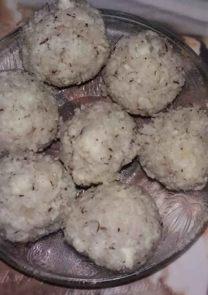 पेठा पनीर लड्डू (Petha paneer ladoo recipe in Hindi) रेसिपी मुख्य फोटो