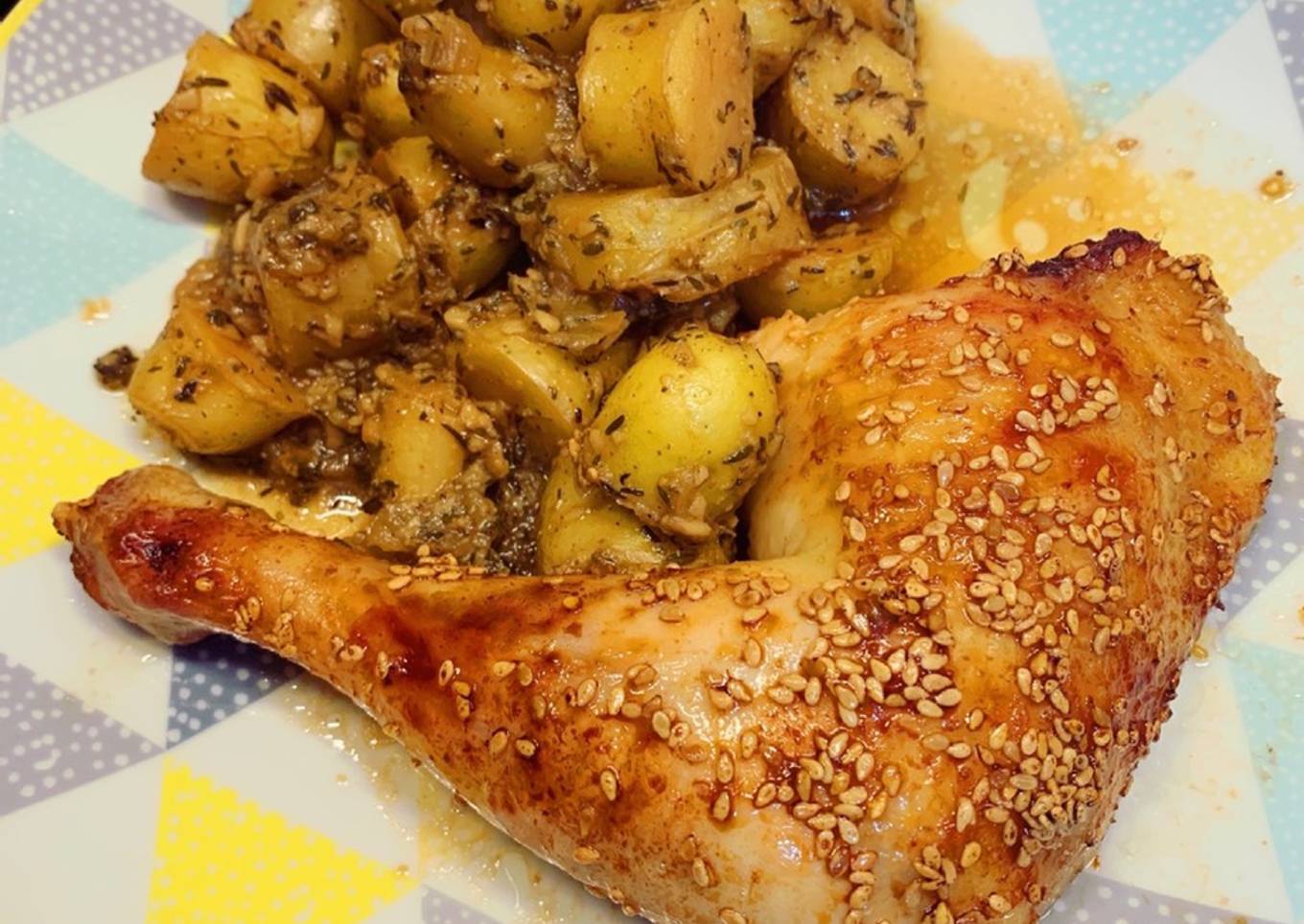 Cuisse de poulet marinée et pommes de terres rissolées