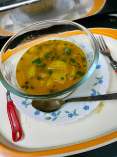 हरा टमाटर आलू की सब्जी रेसिपी मुख्य फोटो