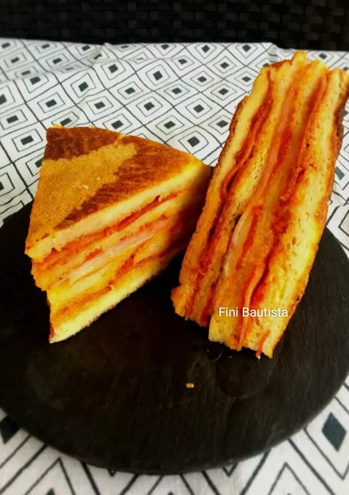 Una foto de Pastel salado de pan de molde