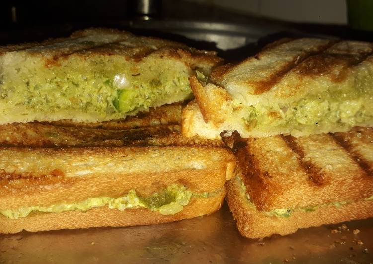 Recipe of Ultimate Pahadi sandwich