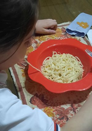 Una foto de Fideos para mi nieta con manteca