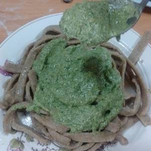 Salsa para pastas saludable de rúcula girasol y oliva