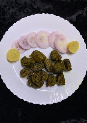 अरबी के पत्ते की पकौड़ी (Arbi ke patte ki pakodi recipe in hindi) रेसिपी मुख्य फोटो