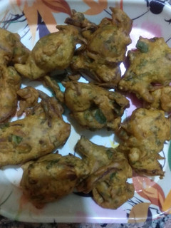 பாலக் கீரை போண்டா (Paalak keerai bonda Recipe in Tamil) செய்முறை முக்கிய புகைப்படம்