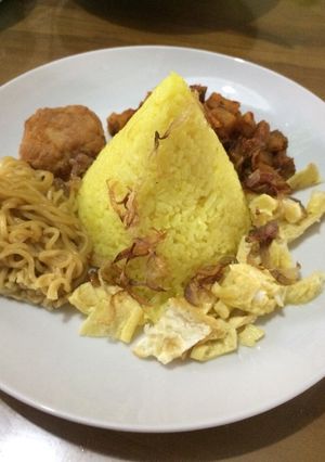 Foto resep Nasi Kuning Magic Com mudah