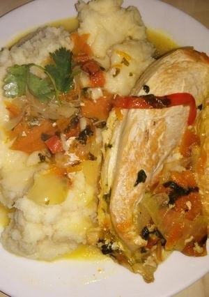 Una foto de Pollo al jugo Con Puré