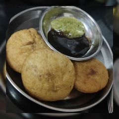 A picture of Khasta Moong Dal Kachori😋😋.