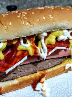 Una foto de PERRO🌭HAMBURGUESA🍔con Chorizo Español...!