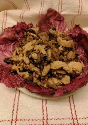 A picture of Chicken Strips with Radicchio.