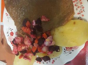 Foto principal de Ternera a la parrilla con ensalada rusa
