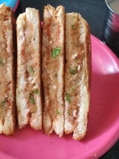 பிரெட் சாண்ட்விச் (Bread Sandwich Recipe in Tamil) செய்முறை முக்கிய புகைப்படம்
