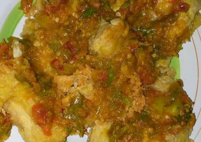 Ayam geprek sambal ijo