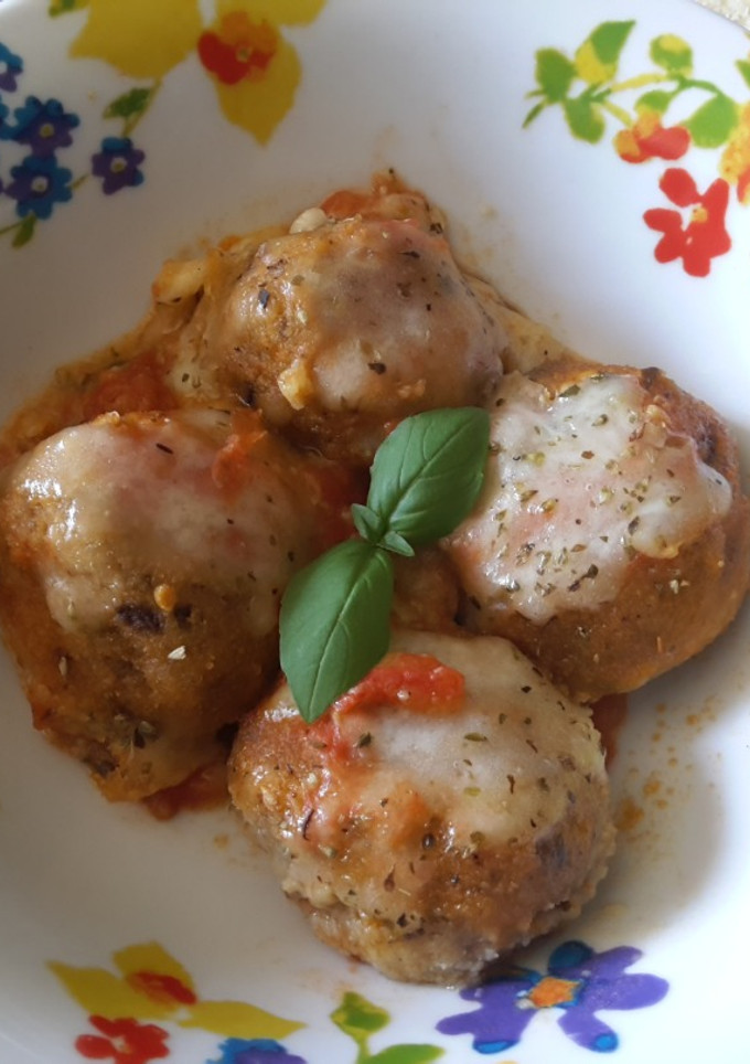 Una foto de Albóndigas de berenjena y mozzarella