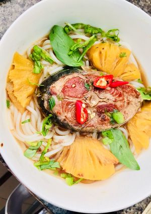 Hình của món Bún cá ngừ kho thơm.