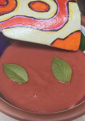 Una foto de Crema fría de tomate y cerezas