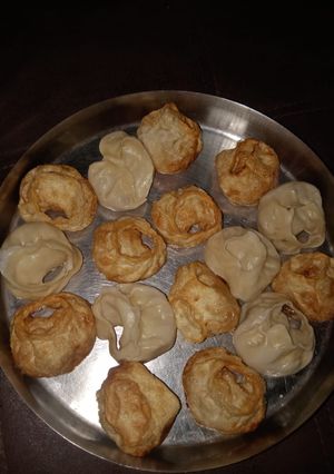 A picture of Momos steamed and fried.