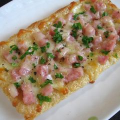 Abura-age (Fried Thin Tofu) Pizza A picture of Abura-age (Fried Thin Tofu) Pizza.